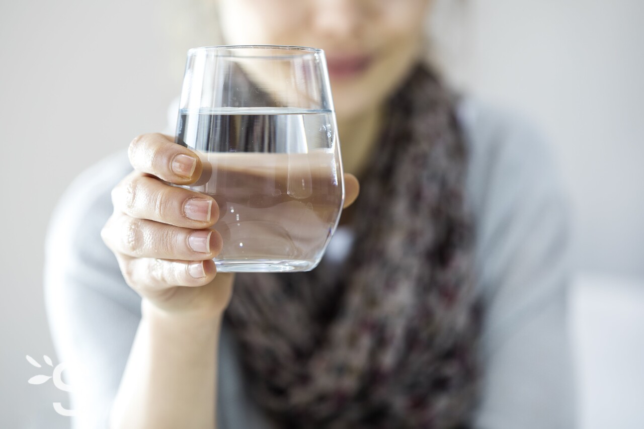 agua-gelada-faz-mal-para-garganta-inflamada